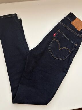 LEVI’S 721 High Rise Skinny Jeans - SIZE 26-Like new